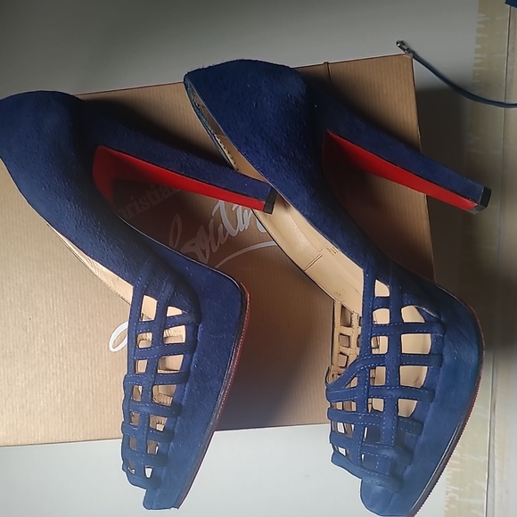Christian Louboutin - Picture 8 of 8